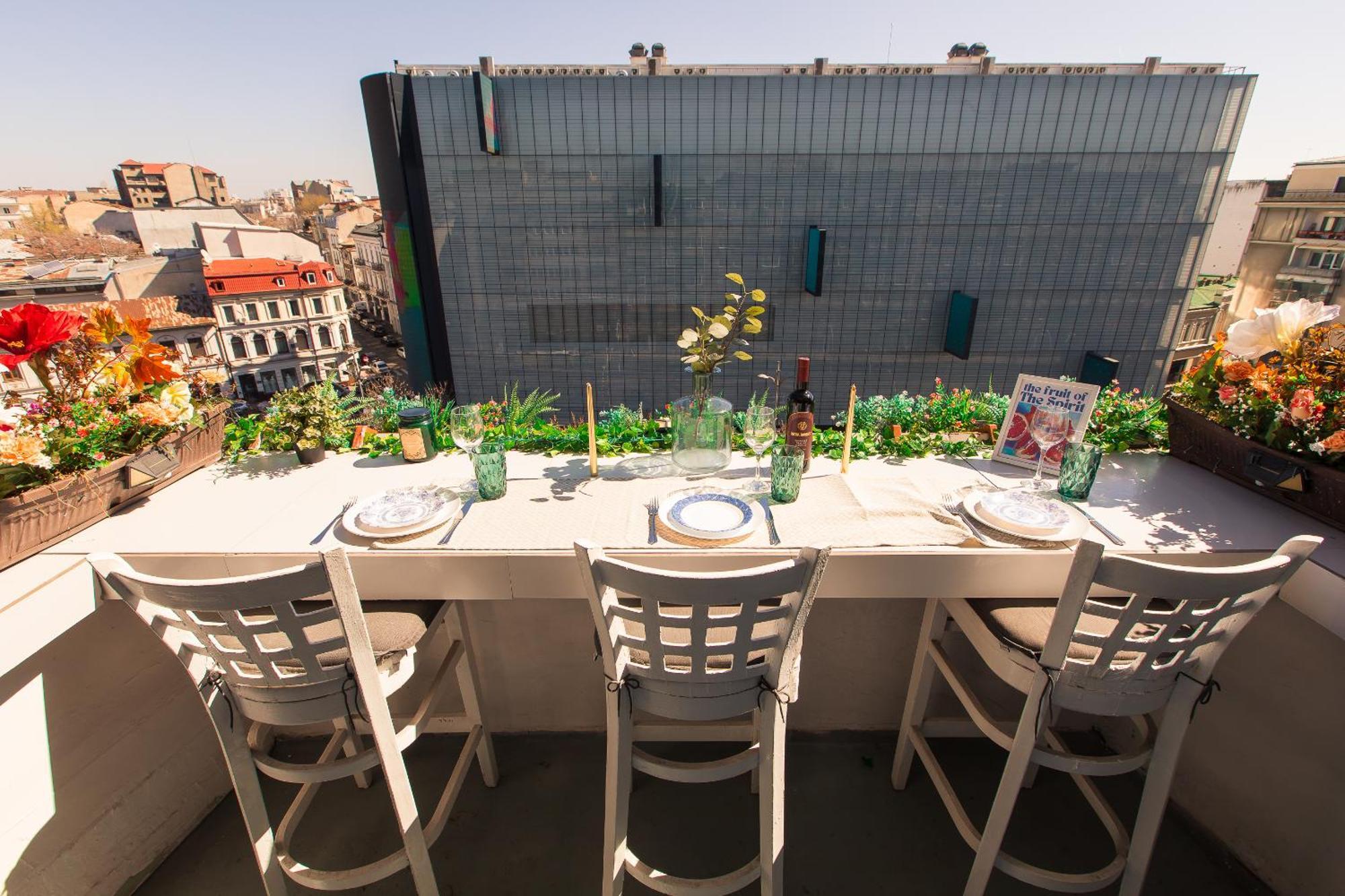 Old Town With Amazing View From The Balcony * Bucureşti