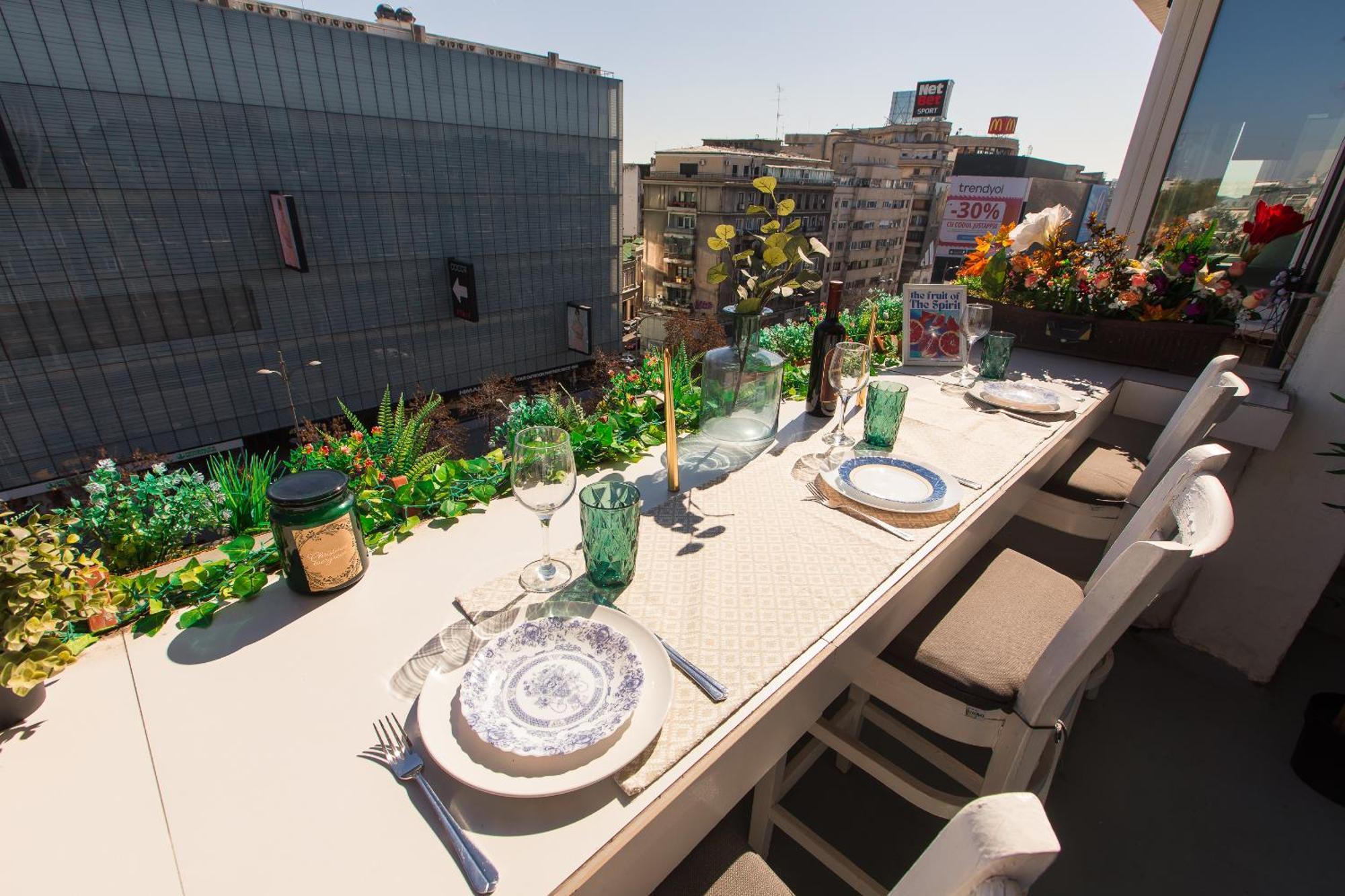 Old Town With Amazing View From The Balcony * Bucureşti