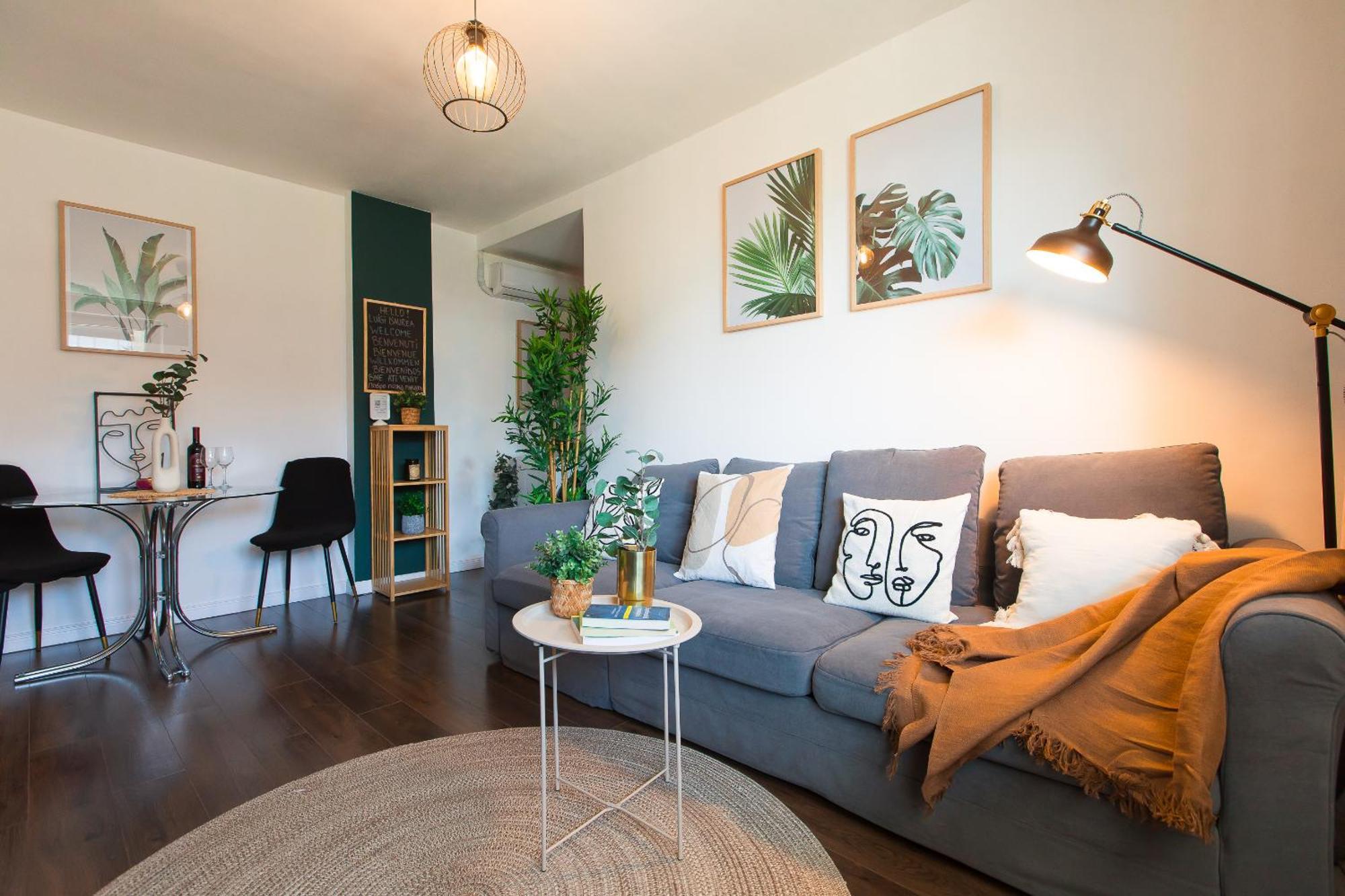 Apartament Old Town With Amazing View From The Balcony Bucureşti